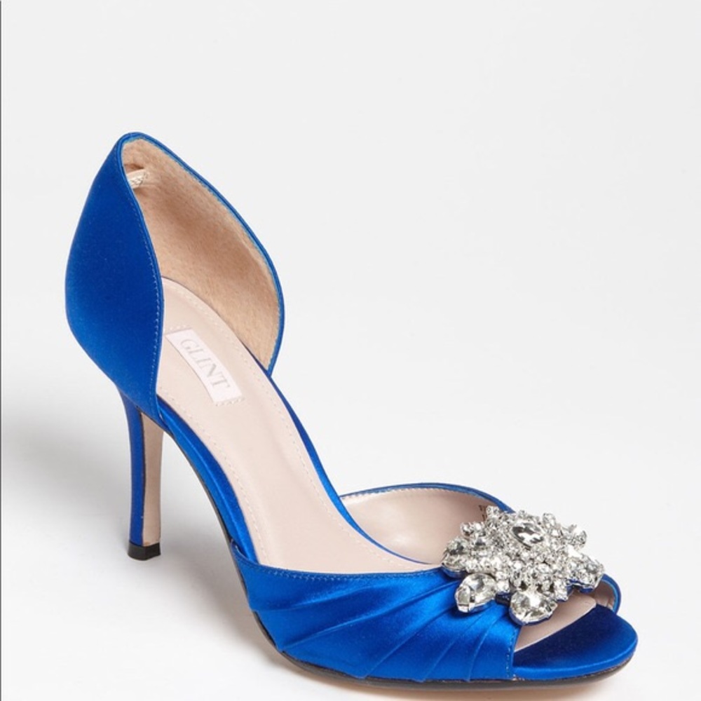 Sarin Dorsay with crystal embellishment.